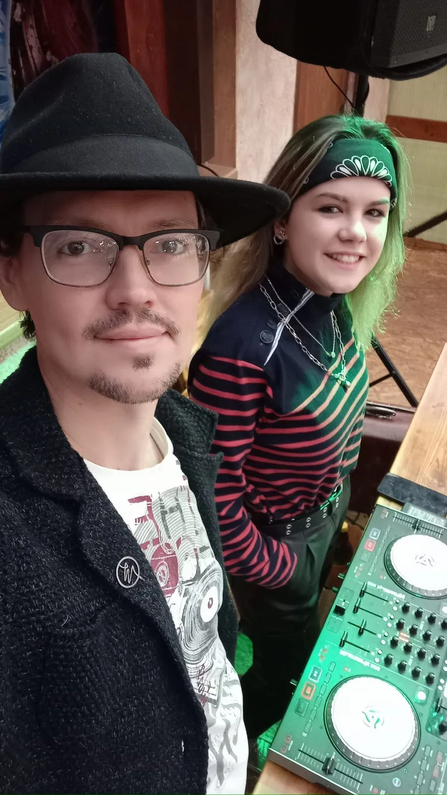 Russian-speaking DJ Andre & DJ K2 behind the decks